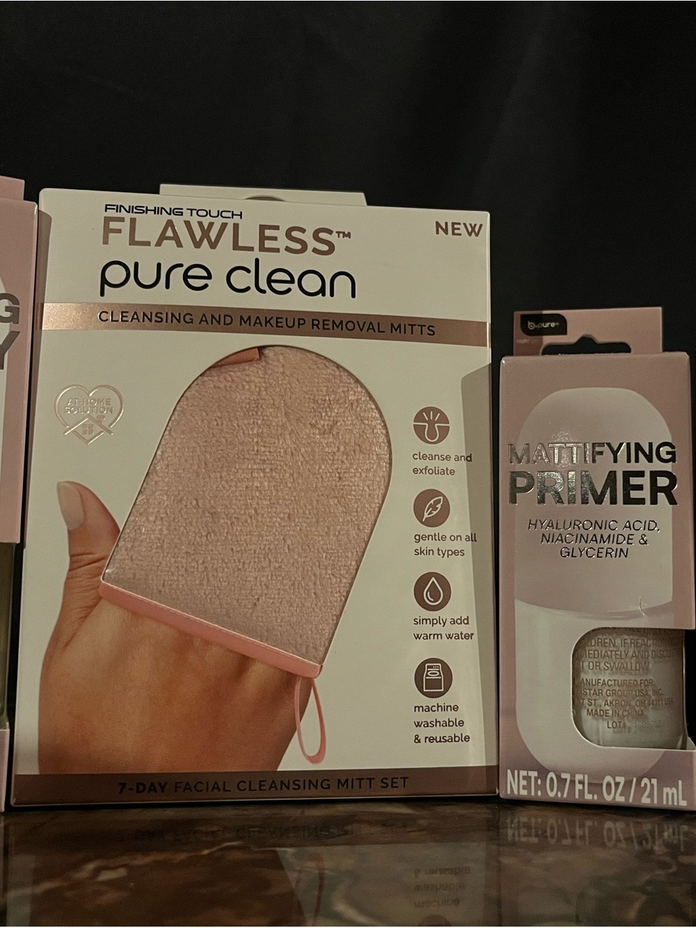 Finishing Touch Flawless Pure Clean Cleansing Makeup Removal Mitt - Blush Pink